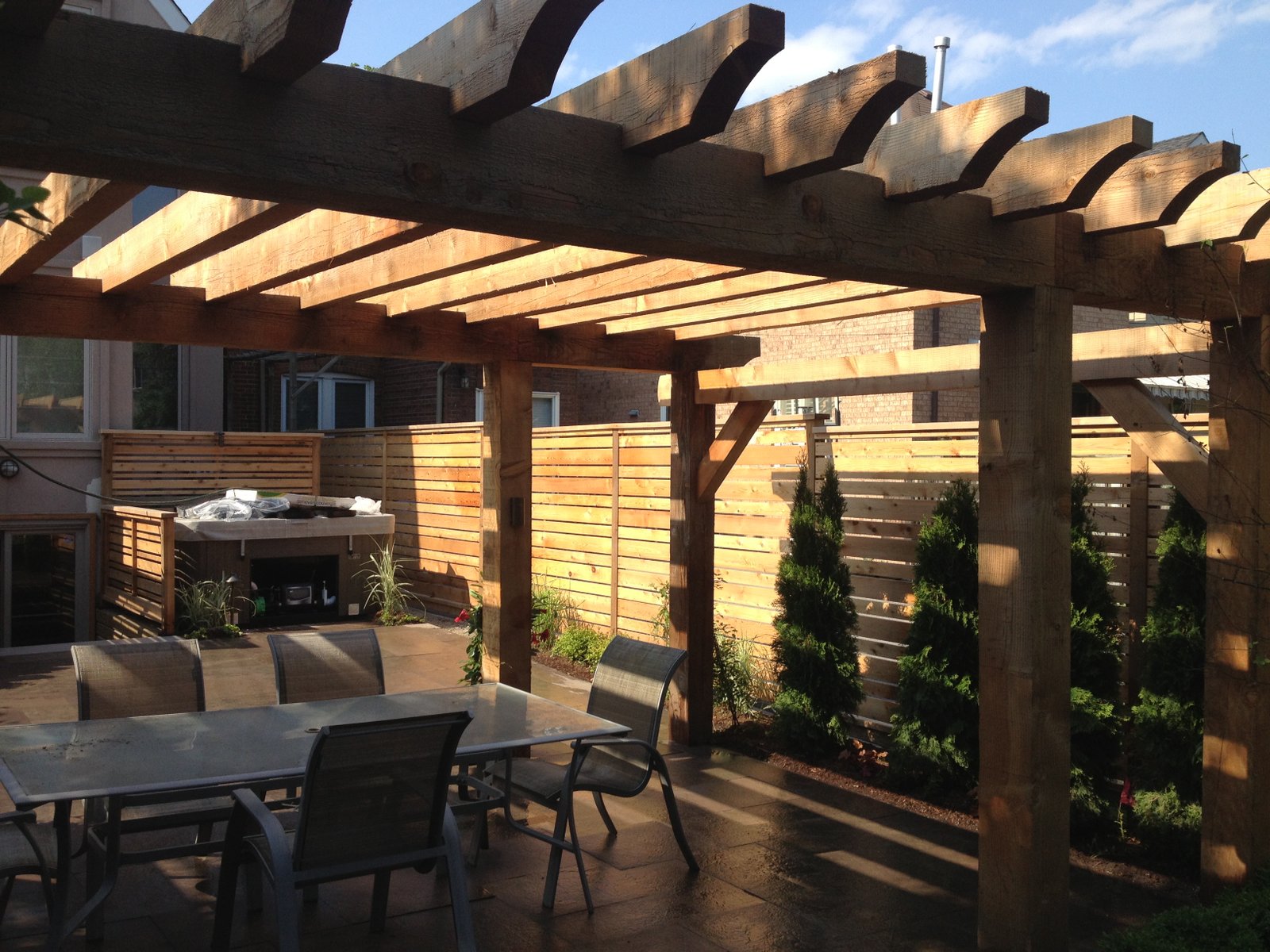 Pergola and privacy screen built by Thor Construction