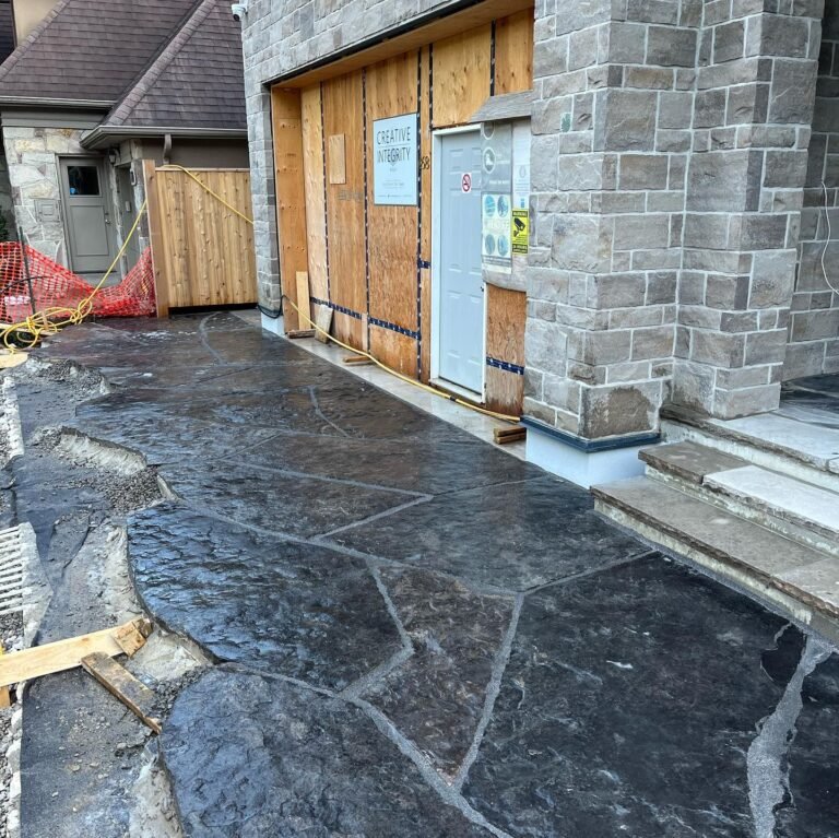 Jumbo flagstone driveway edge. Thor Construction job photo.